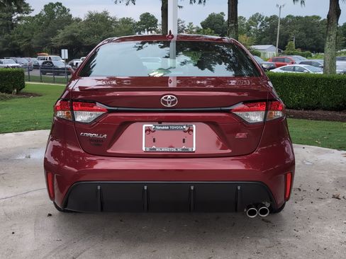 Certified 2025 Toyota Corolla SE w/ SE Premium Package FWD image 9
