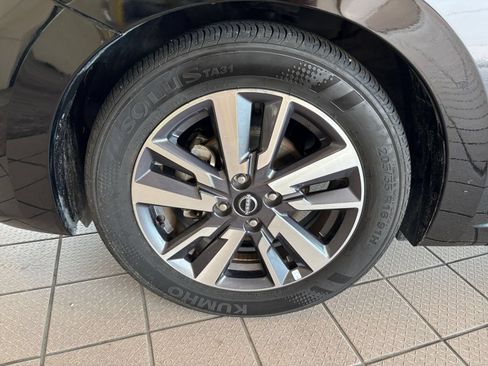 Used 2025 Nissan Versa SV FWD image 29