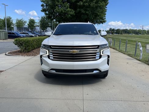 Used 2022 Chevrolet Tahoe High Country w/ Premium Package AWD/4WD image 3