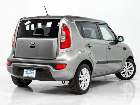 Used 2013 Kia Soul + FWD image 24