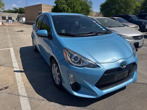 Used 2015 Toyota Prius C Three image 3