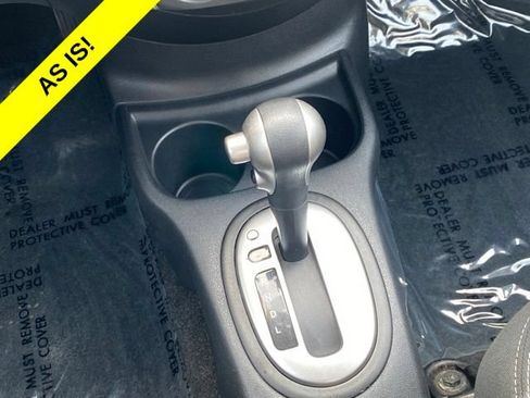 Used 2015 Nissan Versa SV FWD image 13
