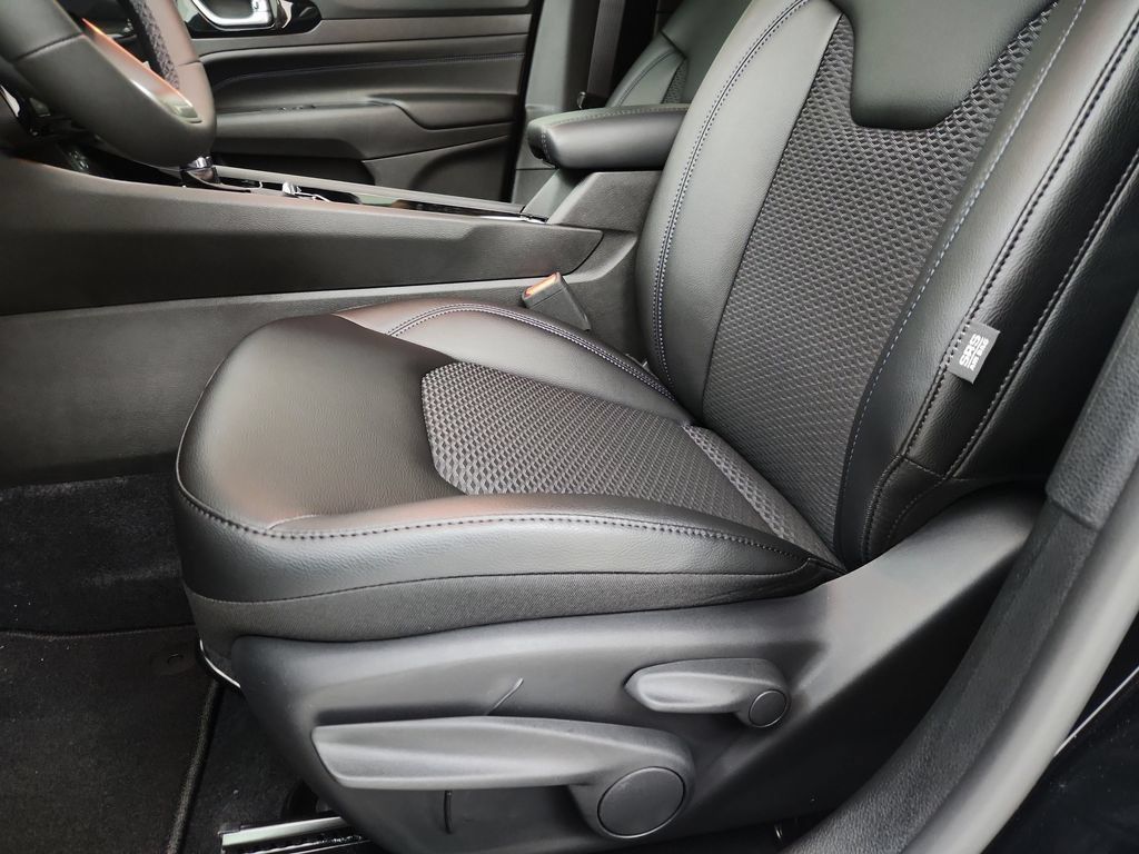 New 2026 Jeep Compass Latitude AWD/4WD image 19
