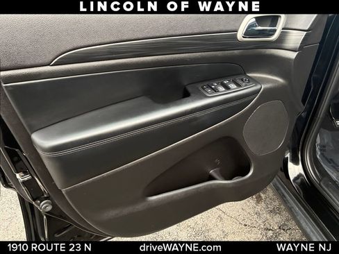 Used 2020 Jeep Grand Cherokee Laredo image 12