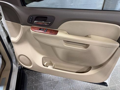 Used 2014 Chevrolet Suburban LTZ image 14