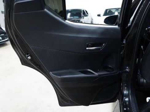 Used 2019 Toyota C-HR LE FWD image 18