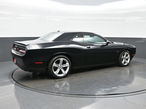 Used 2017 Dodge Challenger R/T image 6