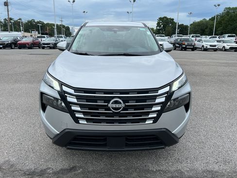 Used 2025 Nissan Rogue SV FWD image 2