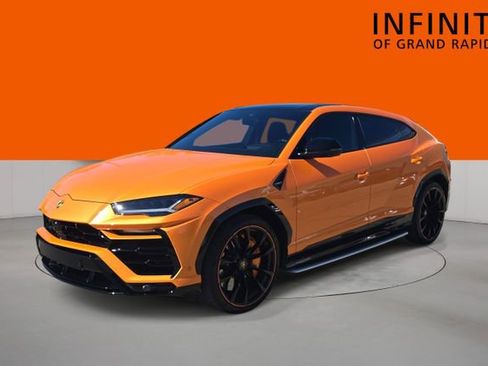 Used 2022 Lamborghini Urus AWD/4WD image 3