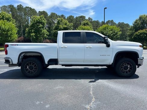 Used 2022 Chevrolet Silverado 2500 LT AWD/4WD image 18