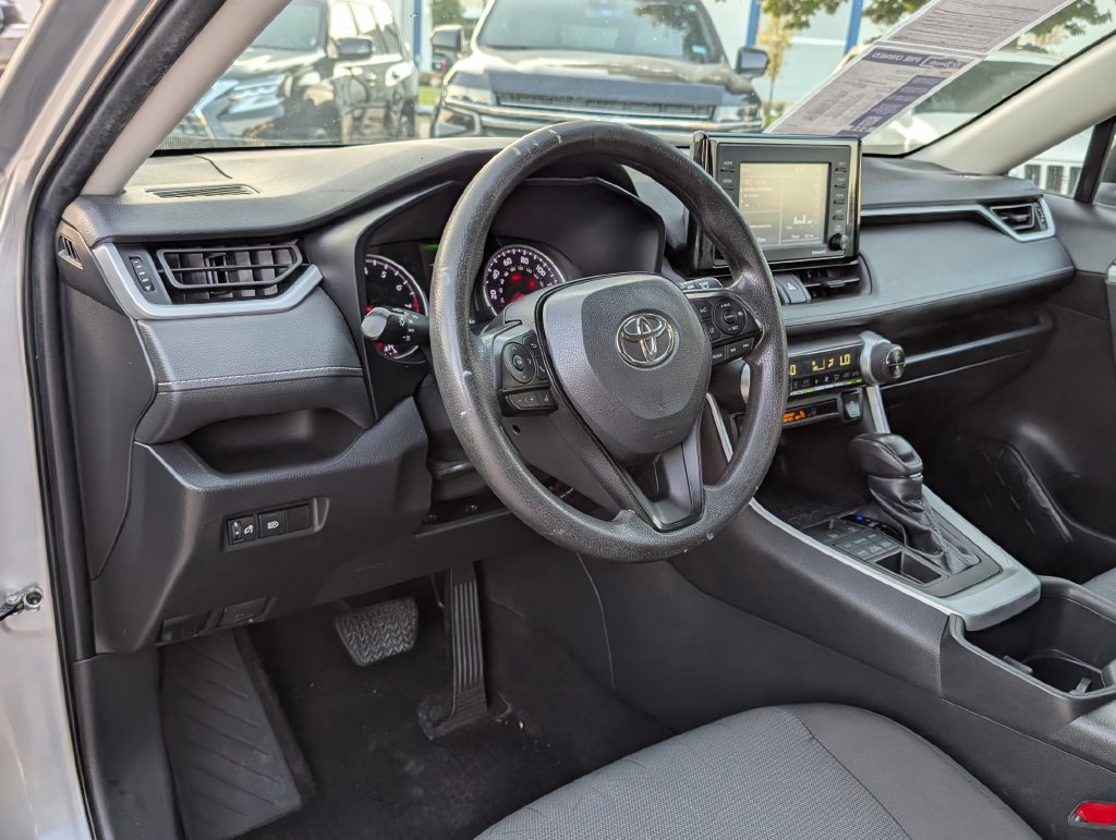 Used 2022 Toyota RAV4 XLE AWD/4WD image 3