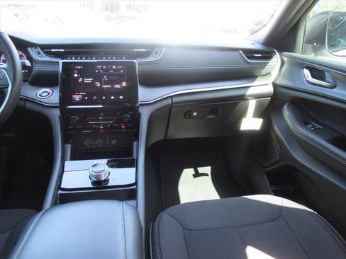 Used 2024 Jeep Grand Cherokee L Laredo w/ Luxury Tech Group I AWD/4WD image 14