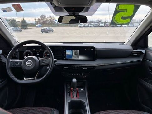 Used 2025 Nissan Kicks SR image 10