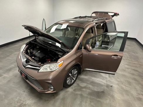 Used 2018 Toyota Sienna XLE w/ XLE Navigation Package image 47