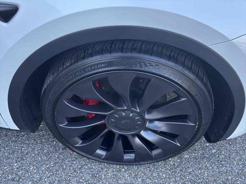 Used 2021 Tesla Model Y Performance image 9
