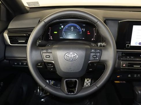 Used 2025 Toyota Camry SE w/ Convenience Package FWD image 7