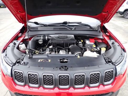 Used 2023 Jeep Compass Trailhawk w/ Trailhawk Convenience Group AWD/4WD image 11