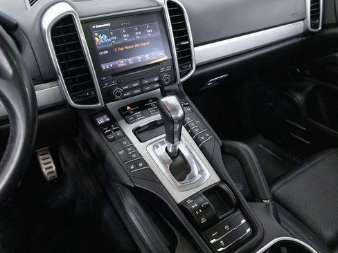 Used 2017 Porsche Cayenne S AWD/4WD image 18