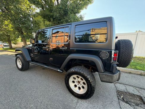 Used 2018 Jeep Wrangler Unlimited Sport S AWD/4WD image 4