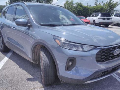Used 2025 Ford Escape ST-Line Select AWD/4WD image 3