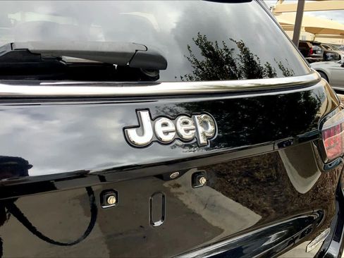 Used 2017 Jeep Compass Latitude image 9