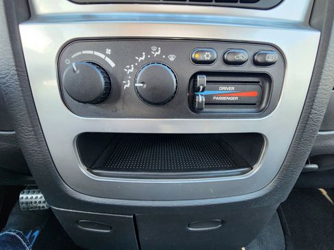 Used 2005 Dodge Ram 1500 Truck 2WD Quad Cab image 36