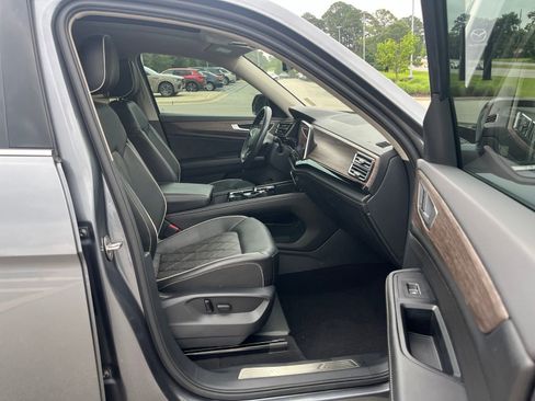 Used 2024 Volkswagen Atlas SEL Premium R-Line AWD/4WD image 43