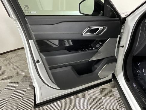 Used 2019 Land Rover Range Rover Velar R-Dynamic SE image 19