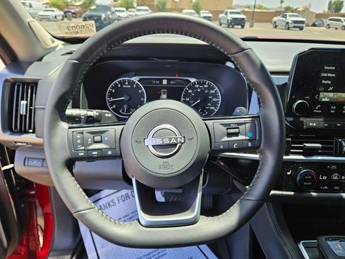 Used 2025 Nissan Pathfinder SL w/ SL Premium Package FWD image 15
