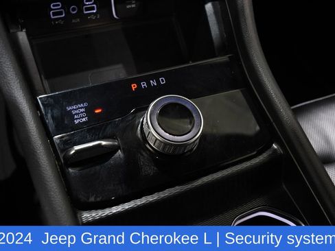 Used 2024 Jeep Grand Cherokee L Limited w/ Luxury Tech Group II image 25