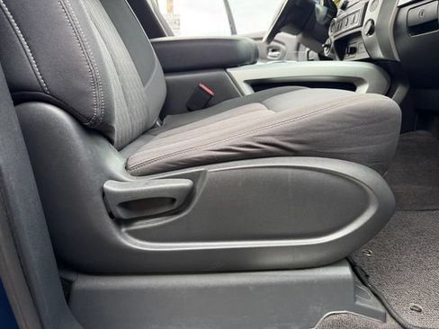 Used 2021 Nissan Titan SV w/ SV Convenience Package AWD/4WD image 2