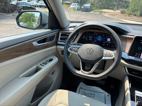 Used 2024 Volkswagen Atlas SE w/ Panoramic Sunroof Package AWD/4WD image 17