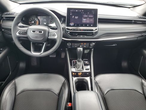 Used 2023 Jeep Compass Latitude AWD/4WD image 12