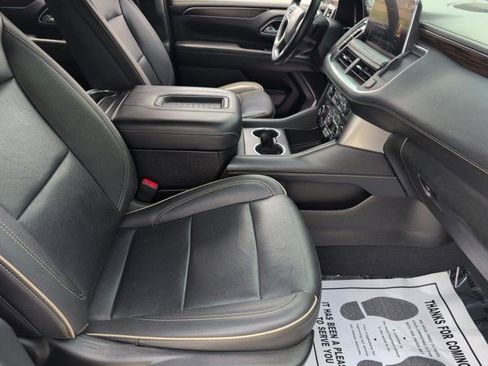 Used 2023 Chevrolet Suburban Premier RWD image 32