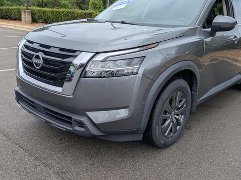 Used 2022 Nissan Pathfinder SV AWD/4WD image 10