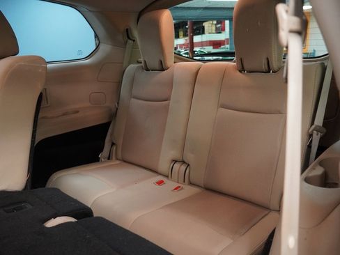 Used 2019 Nissan Pathfinder SV image 27