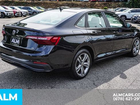 Used 2024 Volkswagen Jetta SE FWD image 5