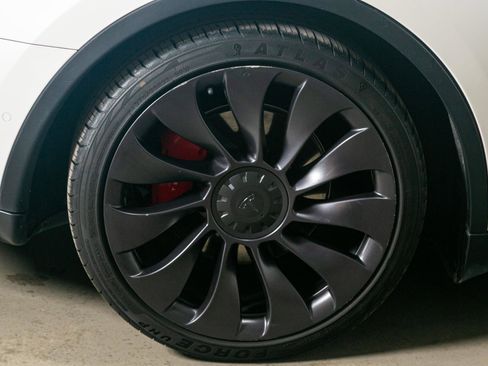Used 2021 Tesla Model Y Performance image 17