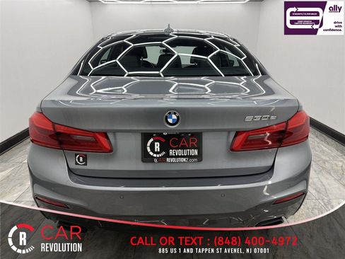 Used 2018 BMW 530e xDrive w/ M Sport Package 2 AWD/4WD image 5