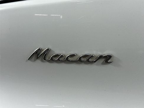 Used 2021 Porsche Macan image 14