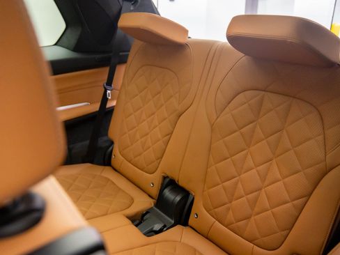 Used 2025 BMW X7 xDrive40i w/ M Sport Package image 21