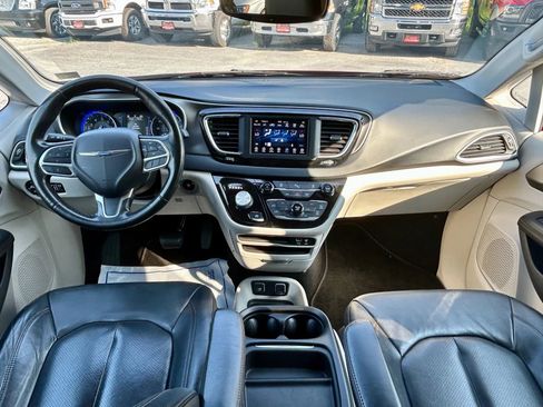 Used 2020 Chrysler Pacifica Touring-L image 20