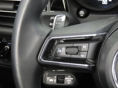 Certified 2026 Porsche Macan AWD/4WD image 19