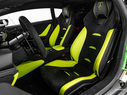 Used 2024 Lamborghini Huracan Sterrato image 31