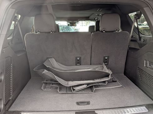 Certified 2024 Chevrolet Suburban Z71 w/ Luxury Package image 35