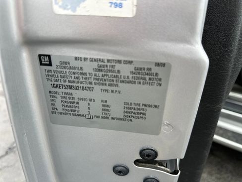 Used 2009 GMC Envoy Denali image 25