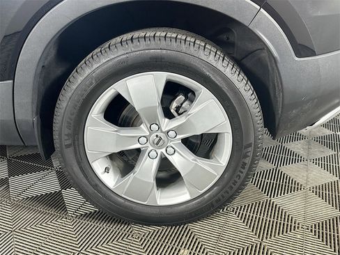 Used 2022 Volvo XC40 T4 Momentum image 33