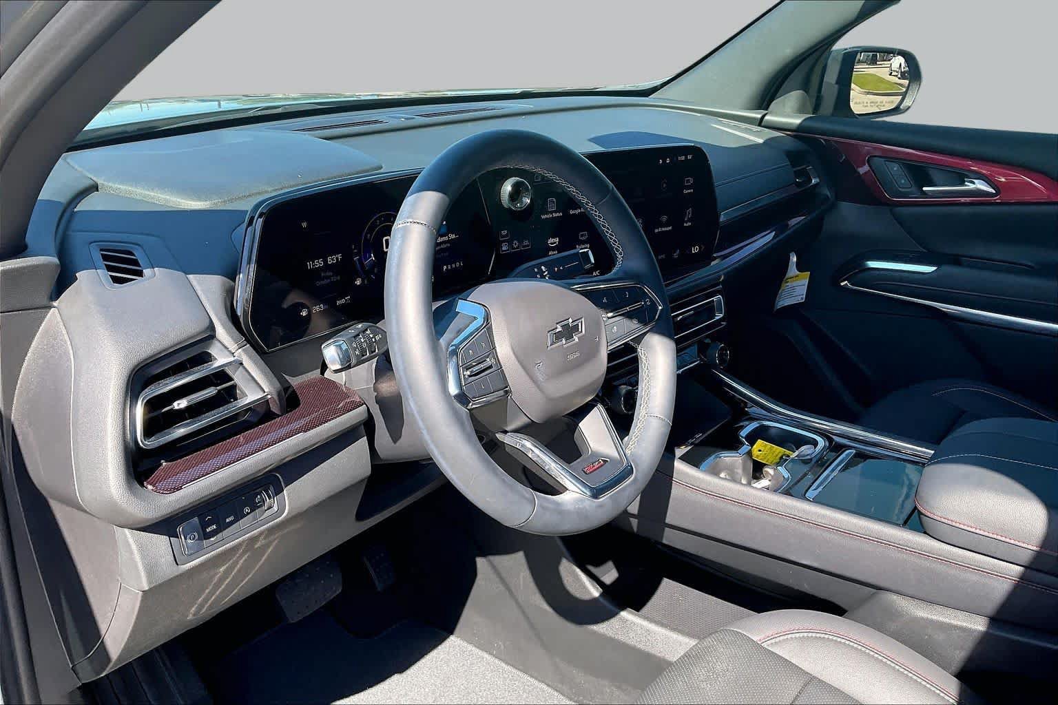 Used 2024 Chevrolet Traverse Z71 w/ LPO, Floor Liner Package AWD/4WD image 18