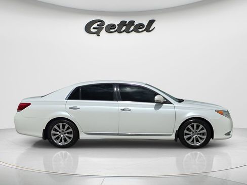 Used 2011 Toyota Avalon Limited image 24