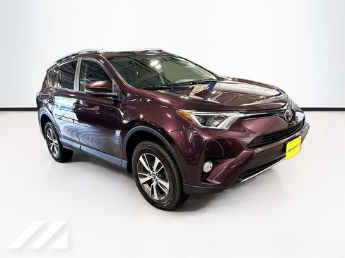 Used 2017 Toyota RAV4 XLE AWD/4WD image 3